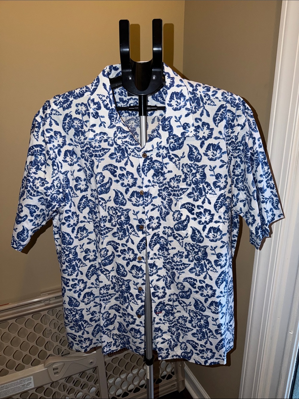 Daniel Cremieux White and Blue Floral Short-Sleeve Button-Down Shirt